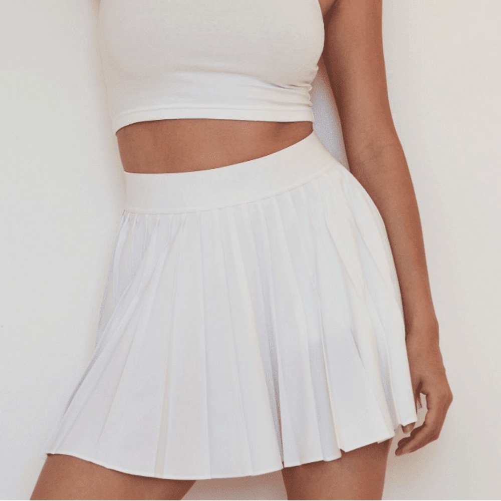 Aritzia TNA Modena Tennis Skirt
